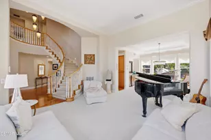 331 Briar Bluff Cir, Thousand Oaks, CA 91360 - Photo 11