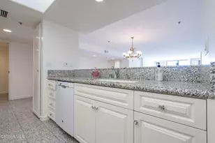 10660 Wilshire Blvd, Los Angeles, CA 90024 - Photo 33