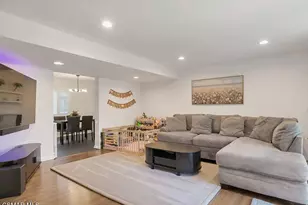 13960 Oxnard St, Los Angeles, CA 91401 - Photo 1