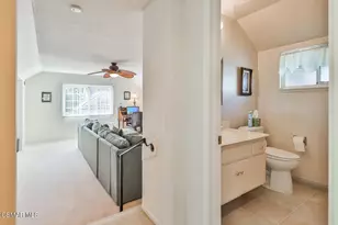 5260 Edgeware Dr, Calabasas, CA 91301 - Photo 37