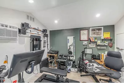 22661 Calvert Street, Woodland Hills, CA 91367 - Photo 45