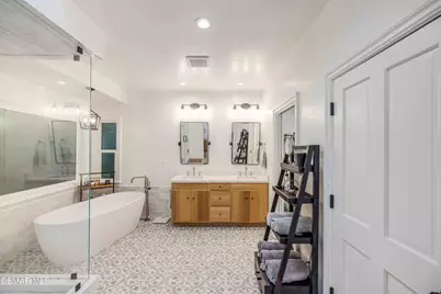 22661 Calvert Street, Woodland Hills, CA 91367 - Photo 25
