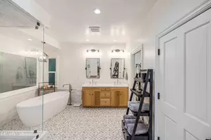 22661 Calvert St, Woodland Hills, CA 91367 - Photo 25