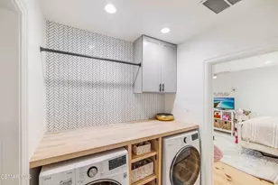 22661 Calvert St, Woodland Hills, CA 91367 - Photo 29