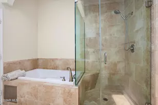 10740 Moorpark St, Toluca Lake, CA 91602 - Photo 11
