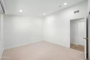 5730 Serrania Ave, Woodland Hills, CA 91367 - Photo 37