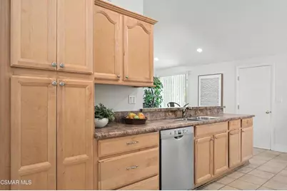 5730 Serrania Avenue, Woodland Hills, CA 91367 - Photo 23