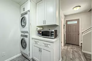 7050 Shoup Ave, Canoga Park, CA 91303 - Photo 9