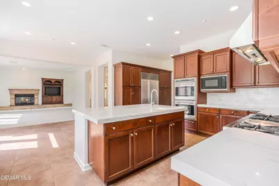 318 Loire Valley Drive, Simi Valley, CA 93065 - Photo 17