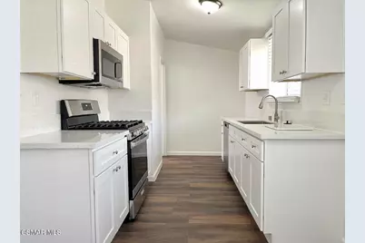 1070 Dennis Avenue, Simi Valley, CA 93065 - Photo 9
