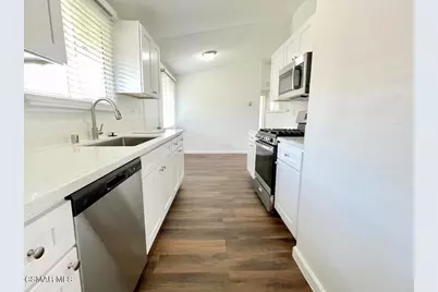 1070 Dennis Avenue, Simi Valley, CA 93065 - Photo 11