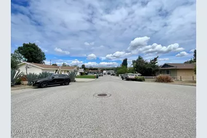 1561 Calzona Court, Simi Valley, CA 93065 - Photo 39