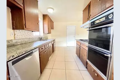1561 Calzona Court, Simi Valley, CA 93065 - Photo 5
