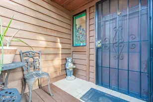 6078 Peppertree Ln, Simi Valley, CA 93063 - Photo 7