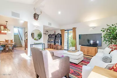 6078 Peppertree Lane, Simi Valley, CA 93063 - Photo 11