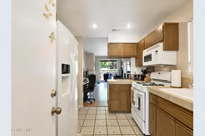 24023 Arroyo Park Drive #18, Valencia, CA 91355 - Photo 13