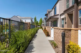 135 Farmhouse Dr, Simi Valley, CA 93065 - Photo 37