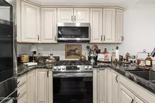 1928 Stow St, Simi Valley, CA 93063 - Photo 9