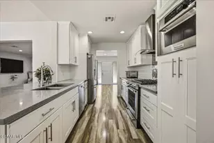 19130 Sylvan St, Tarzana, CA 91335 - Photo 19