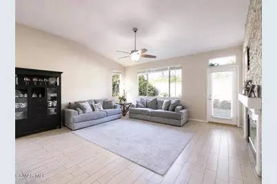 2094 Creekridge Avenue, Simi Valley, CA 93065 - Photo 11