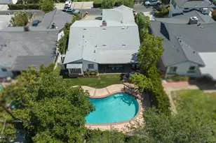 22438 Venido Rd, Woodland Hills, CA 91364 - Photo 23