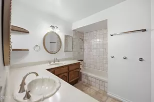 5627 Middle Crest Dr, Agoura Hills, CA 91301 - Photo 37