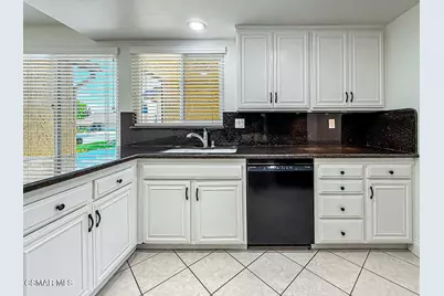 42203 Village 42, Camarillo, CA 93012 - Photo 11