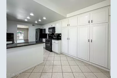 42203 Village 42, Camarillo, CA 93012 - Photo 13
