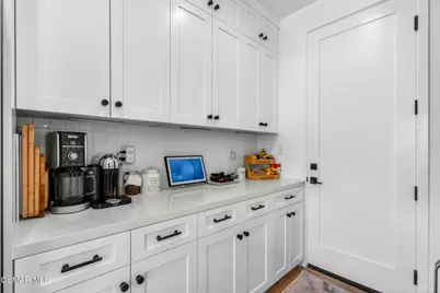 1135 N Commonwealth Avenue, Los Angeles, CA 90029 - Photo 9