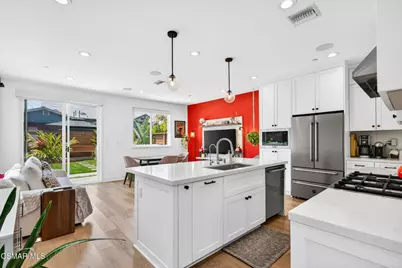 1135 N Commonwealth Avenue, Los Angeles, CA 90029 - Photo 1