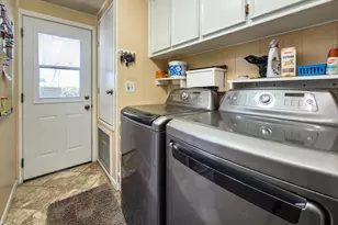 104 La Fortuna, Newbury Park, CA 91320 - Photo 33