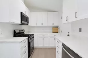 32055 Emerald Ln, Castaic, CA 91384 - Photo 15