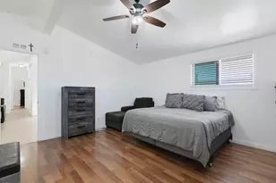 32055 Emerald Ln, Castaic, CA 91384 - Photo 17