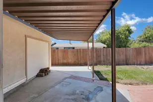 32055 Emerald Ln, Castaic, CA 91384 - Photo 29