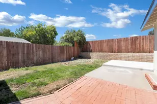 32055 Emerald Ln, Castaic, CA 91384 - Photo 33