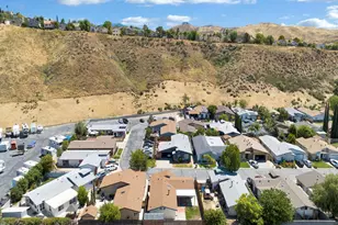 32055 Emerald Ln, Castaic, CA 91384 - Photo 39