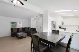 32055 Emerald Ln, Castaic, CA 91384 - Photo 9