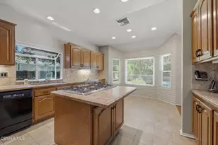 2085 Brookfield Dr, Thousand Oaks, CA 91362 - Photo 5
