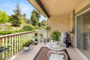 286 Oak Leaf Dr, Thousand Oaks, CA 91360 - Photo 17