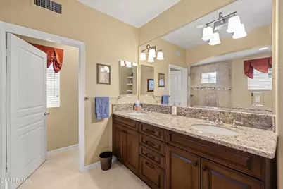 290 Chantilly Circle, Simi Valley, CA 93065 - Photo 19