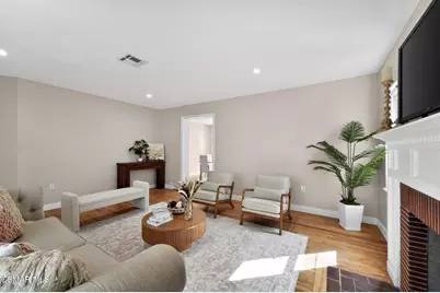 3722 Degnan Boulevard, Los Angeles, CA 90018 - Photo 5