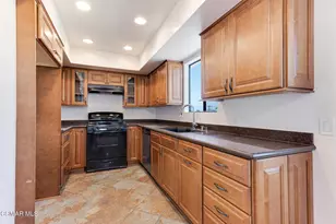 8710 Independence Ave, Canoga Park, CA 91304 - Photo 13