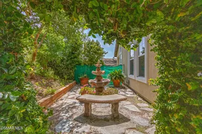 239 Chantilly Circle, Simi Valley, CA 93065 - Photo 27