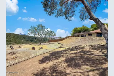 1810 Calle Salto, Thousand Oaks, CA 91360 - Photo 57