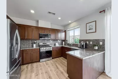 6838 Simmons Way, Moorpark, CA 93021 - Photo 11