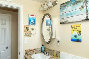 1662 Ahart St, Simi Valley, CA 93065 - Photo 9