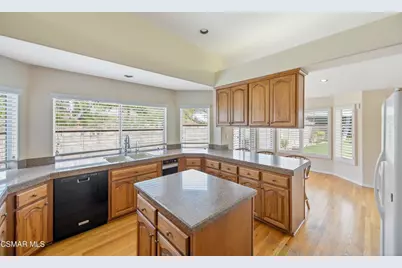 5490 Wembly Avenue, Oak Park, CA 91377 - Photo 13
