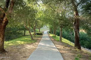 697 Sutton Crest Trail, Oak Park, CA 91377 - Photo 33