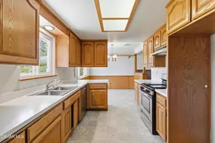318 Carla Dr, Simi Valley, CA 93065 - Photo 17