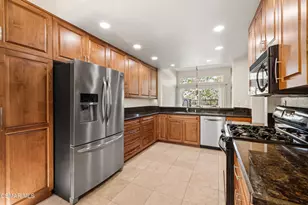 600 Kingswood Ln, Simi Valley, CA 93065 - Photo 11